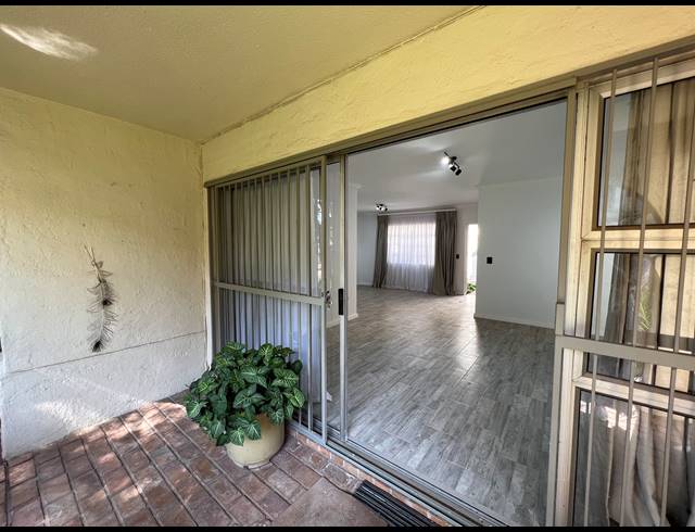 2 BEDROOM APARTMENT RENTED IN BRYANSTON